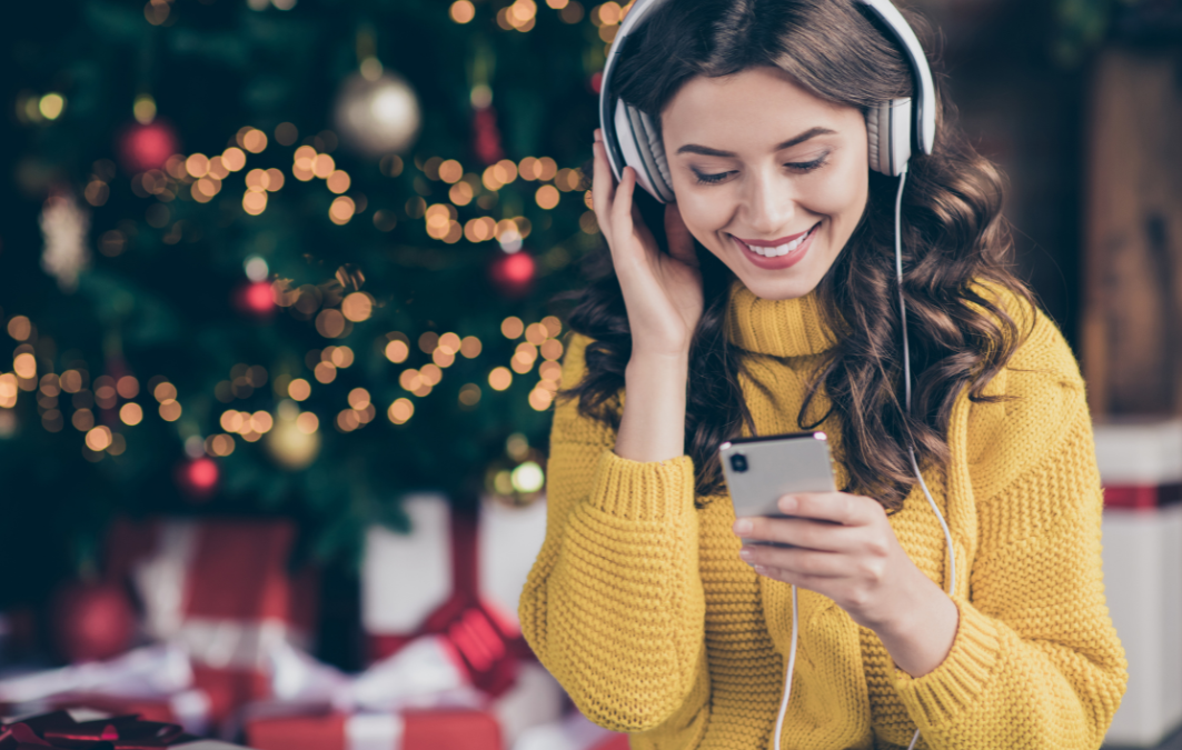 The Couch Podcast: The Best Versions of the Best Christmas Songs (with Amanda White)